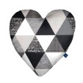 gray triangles poduszka serce.jpg